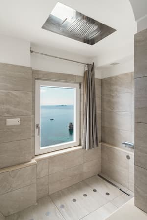 thumbnail: Interior entrance
