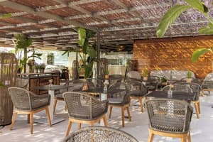 thumbnail: Poolside bar