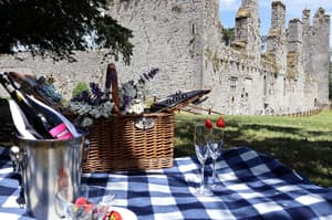 thumbnail: Outdoor dining