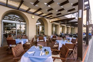 thumbnail: Outdoor dining