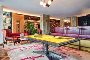 thumbnail: Bar (on property)