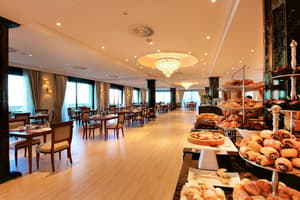 thumbnail: Breakfast area