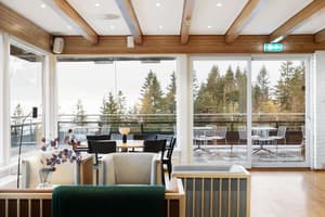 thumbnail: Bar (on property)