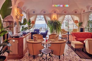 thumbnail: Bar (on property)