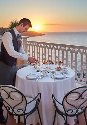 thumbnail: Outdoor dining