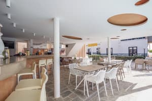 thumbnail: Bar (on property)