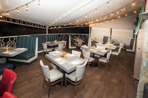 thumbnail: Outdoor dining