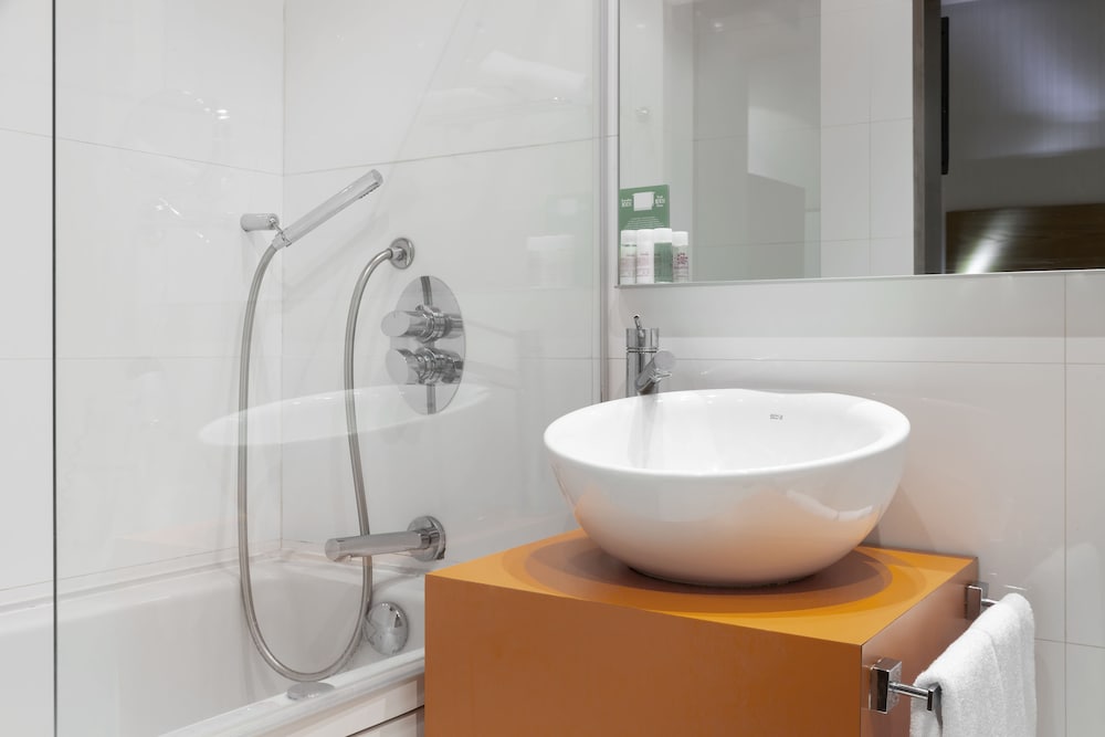 Bathroom sink