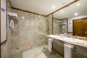 thumbnail: Bathroom shower