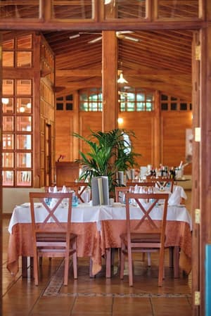 thumbnail: Family dining