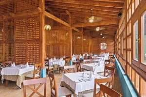 thumbnail: Couples dining