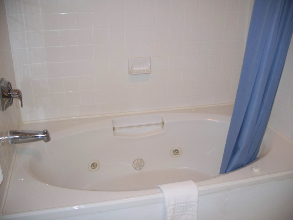 Jetted tub