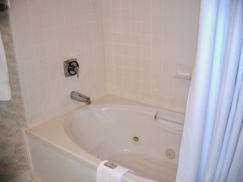Jetted tub