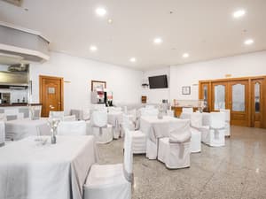 thumbnail: Restaurant