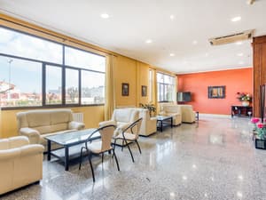 thumbnail: Lobby sitting area