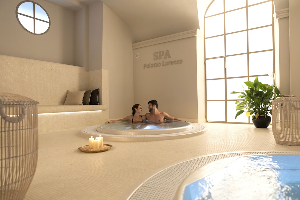 Indoor spa tub