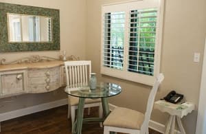 thumbnail: In-room dining