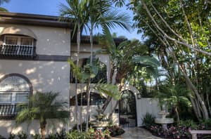 thumbnail: Front of property