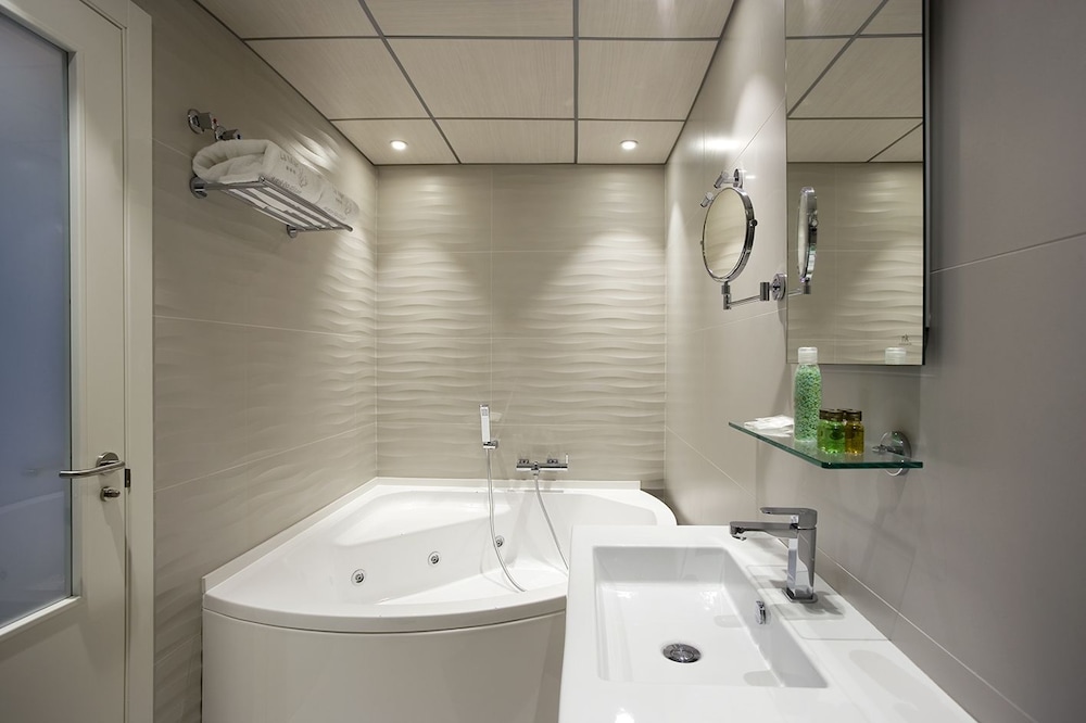 Jetted tub
