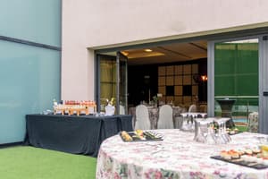 thumbnail: Outdoor dining