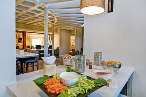 thumbnail: Bar (on property)