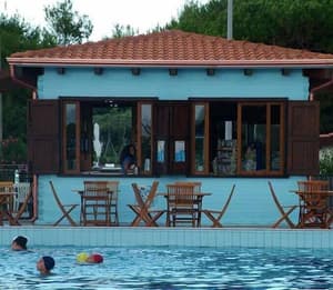 thumbnail: Poolside bar