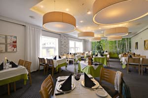 thumbnail: Restaurant