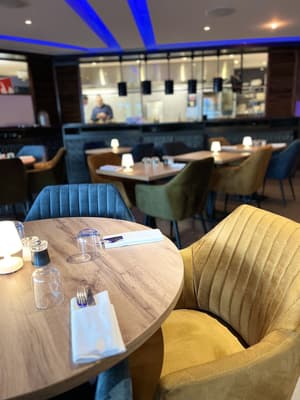 thumbnail: Restaurant