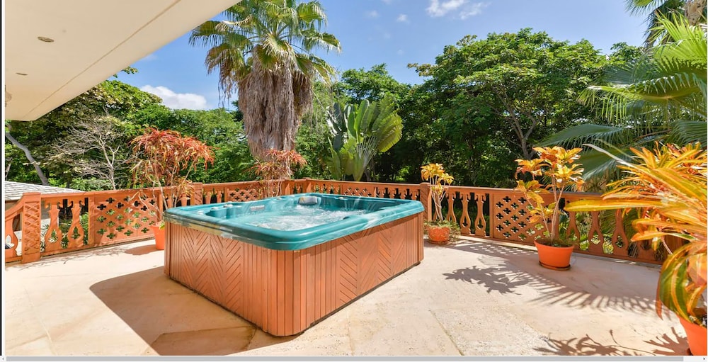 Jetted tub