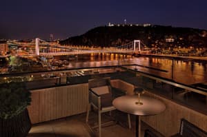 thumbnail: Bar (on property)