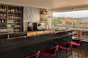 thumbnail: Bar (on property)