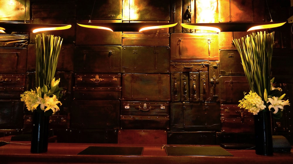 Check-in/check-out kiosk