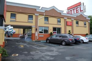 Red Carpet Inn Elmwood Park