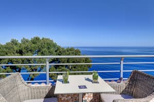 thumbnail: Poolside bar