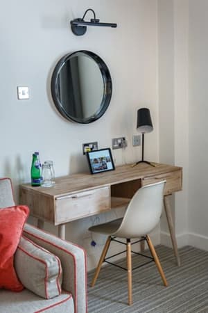 thumbnail: In-room business center