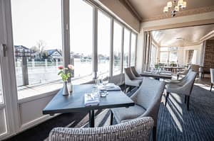 thumbnail: Restaurant