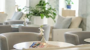 thumbnail: Lobby lounge