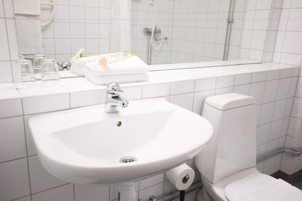 Bathroom sink