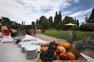 thumbnail: Outdoor dining