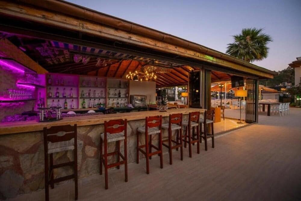 Poolside bar