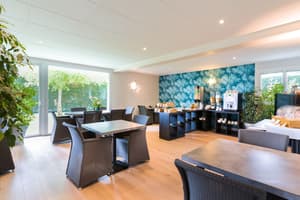 thumbnail: Restaurant