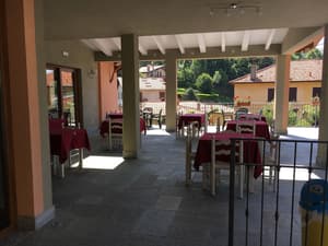 thumbnail: Food court