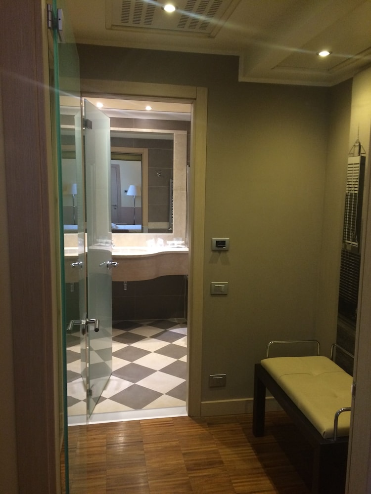 Room amenity