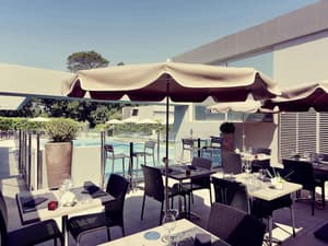 thumbnail: Bar (on property)