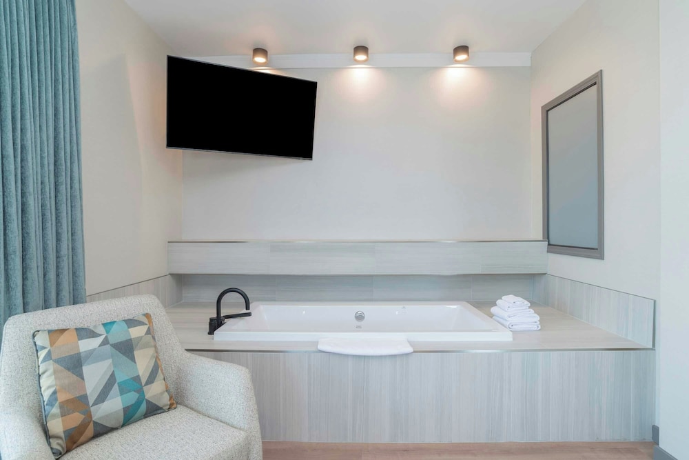 Jetted tub