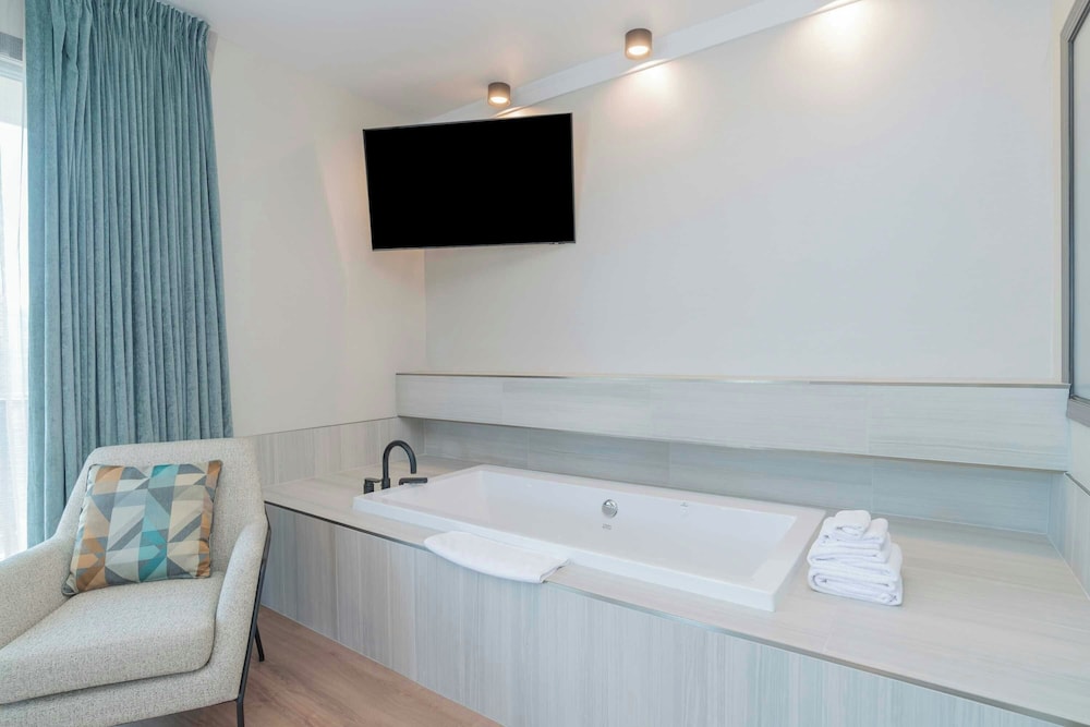 Jetted tub