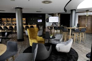 thumbnail: Bar (on property)