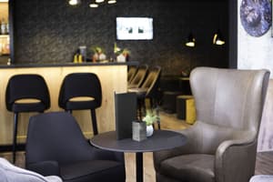 thumbnail: Bar (on property)