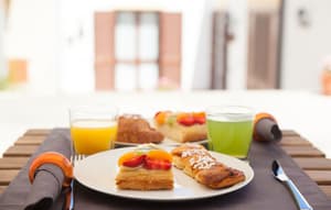 thumbnail: Breakfast area