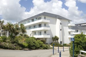 thumbnail: Front of property